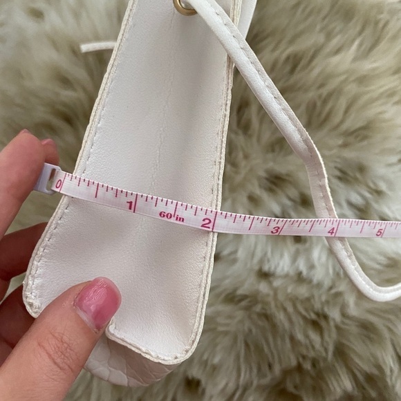 NWOT - cute small, white croc pattern purse - Picture 10 of 10